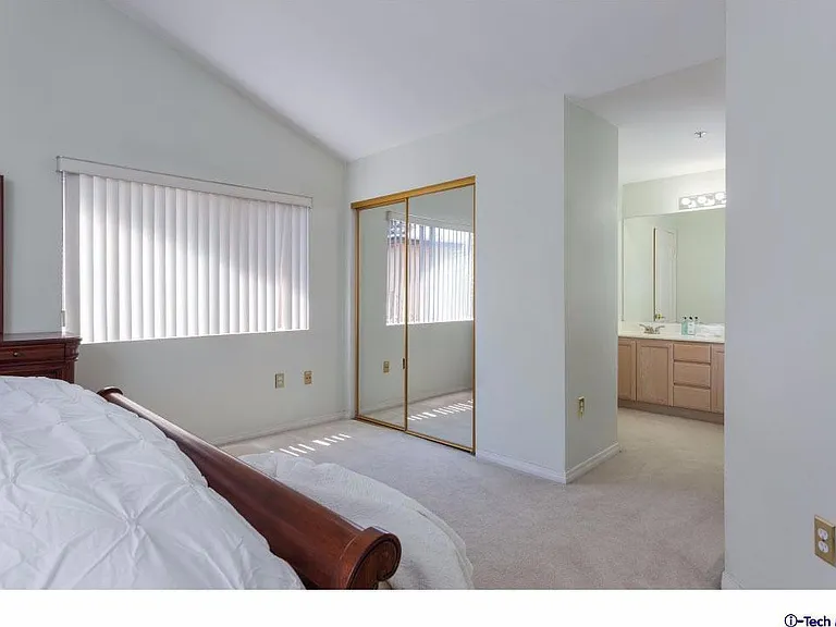2469 Montrose Ave #E — Photo 13