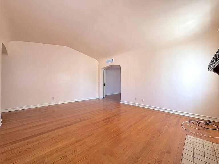 3706 Sacramento Ave — Photo 6