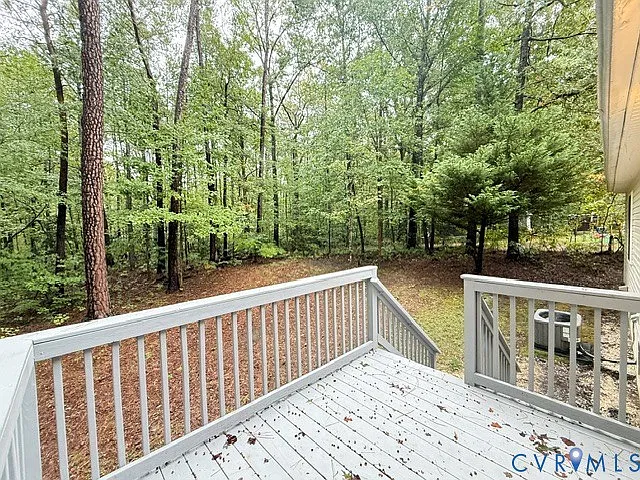 3 bed, 2.0 bath, 1172 sqft, $2,050 — Photo 2