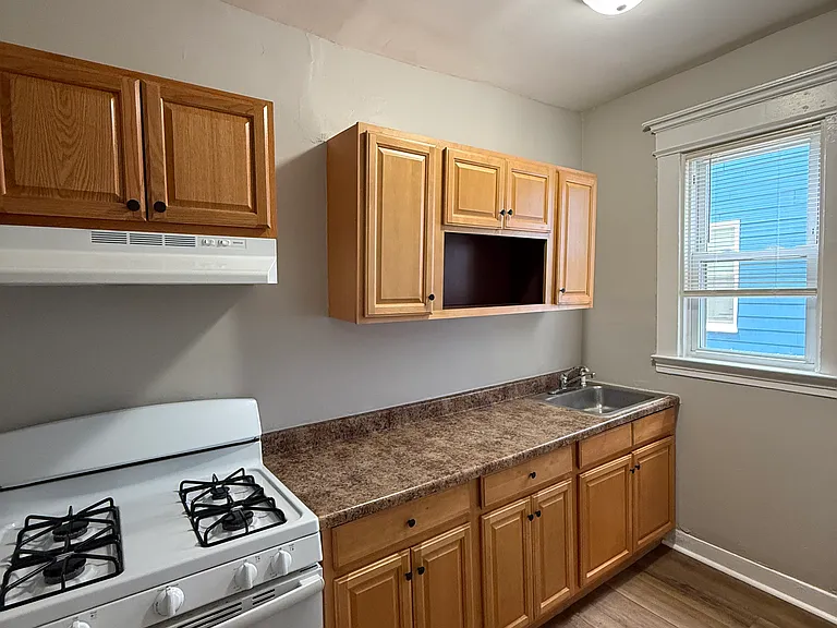 341 Peck St #B — Photo 1