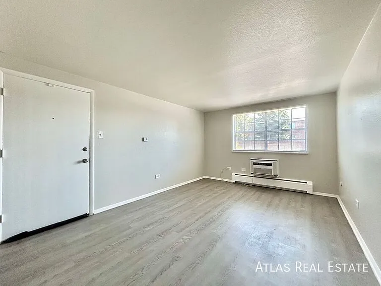 2337 S Locust St #C — Photo 3