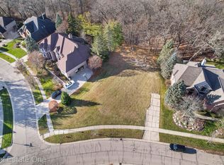 463 Springview Dr, Rochester, MI 48307