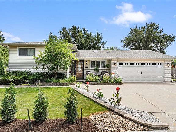2nd image of 321 Hickory Ln