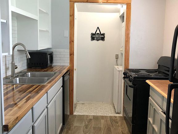 3rd image of 330 W Hermosa Dr