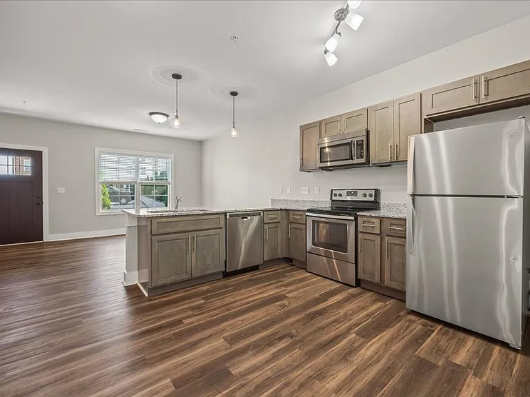 418 W Stevens St — Photo 12