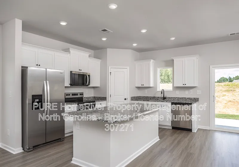 3 bed, 2.5 bath, 1742 sqft, $1,985 — Photo 2