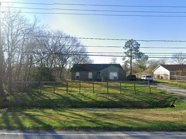 11208 N P St, La Porte, TX 77571