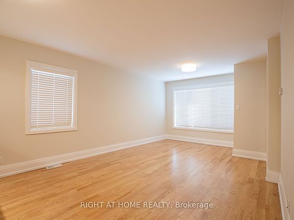 4th image of 32 Varsity Rd