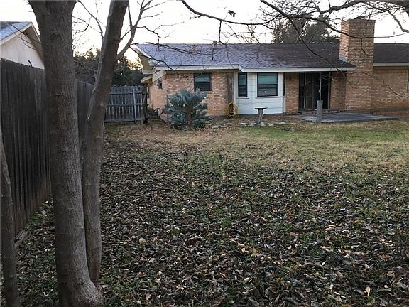2nd image of 1611 Broadmoor Dr