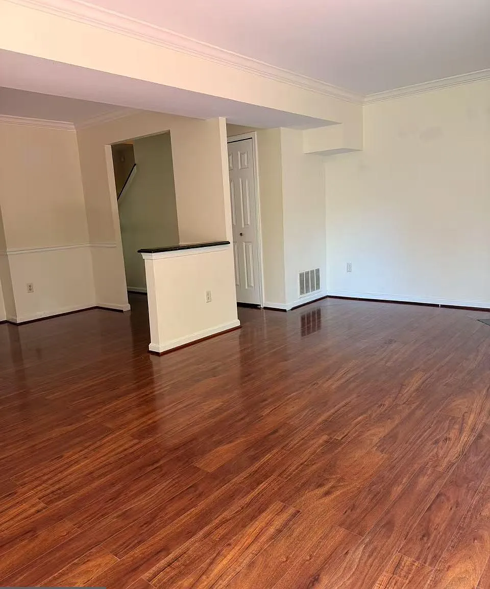 3 bed, 2.5 bath, 1400 sqft, $2,300 — Photo 4