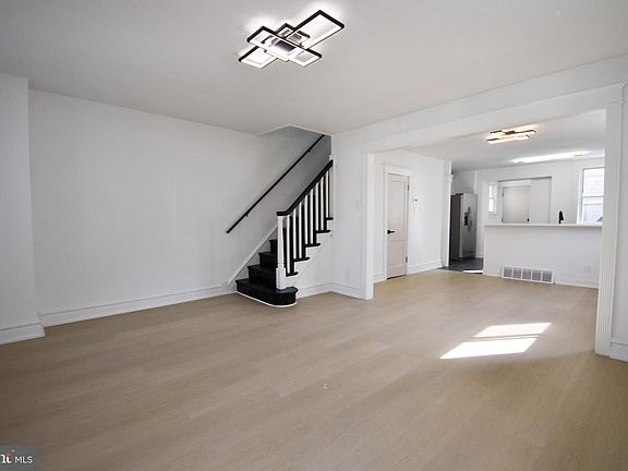 2nd image of 247 Heather Rd