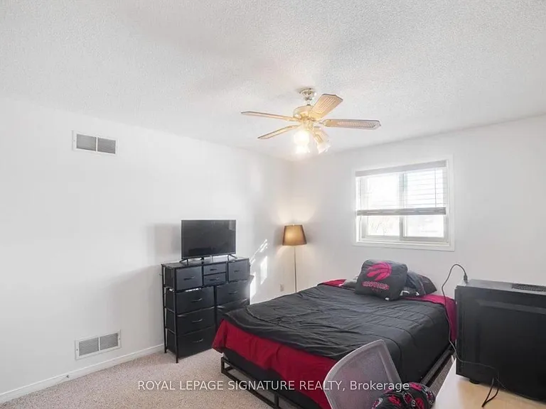 25 Meadowvale Dr #3 — Photo 12