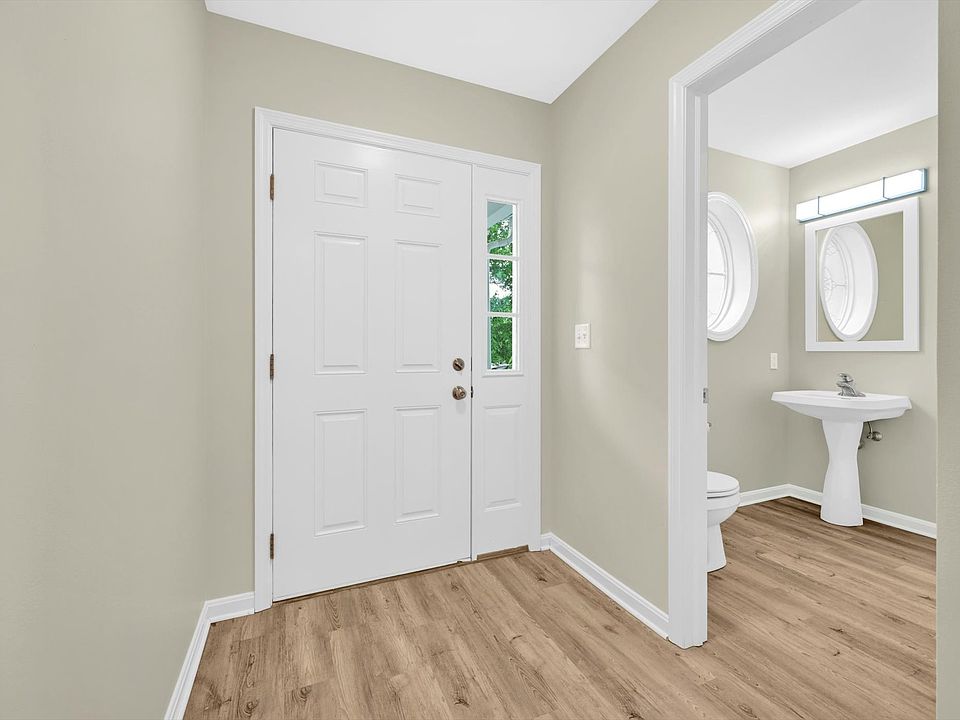 1st image of 640 Courthouse Cir
