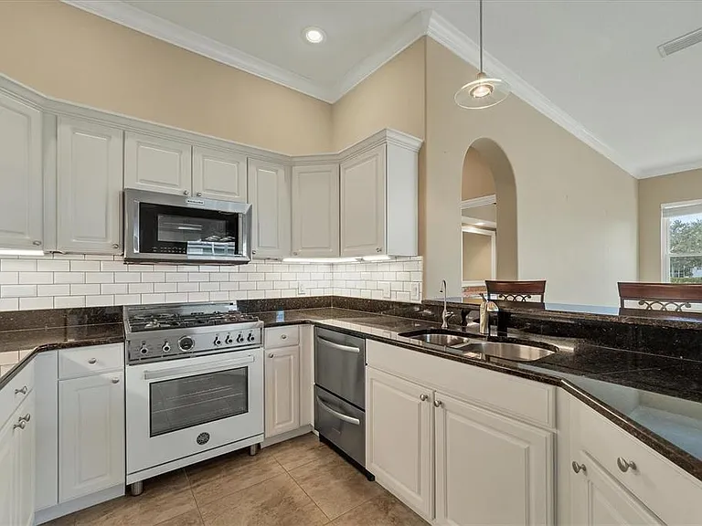 11709 Clubhouse Dr — Photo 12