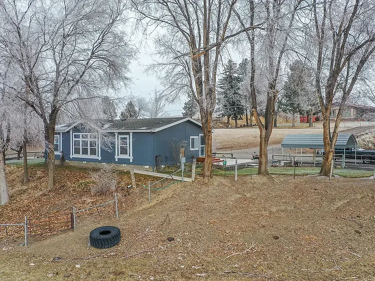 2204 NW Lon Smith Rd — Photo 2