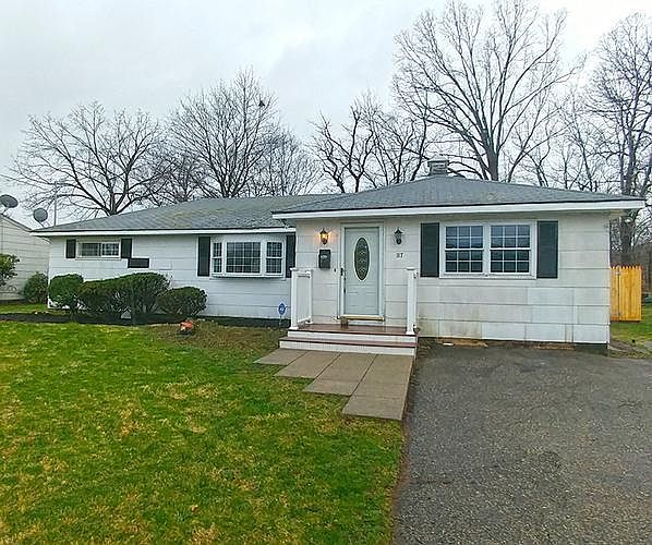 117 CAROL DR - FRONT OF HOME