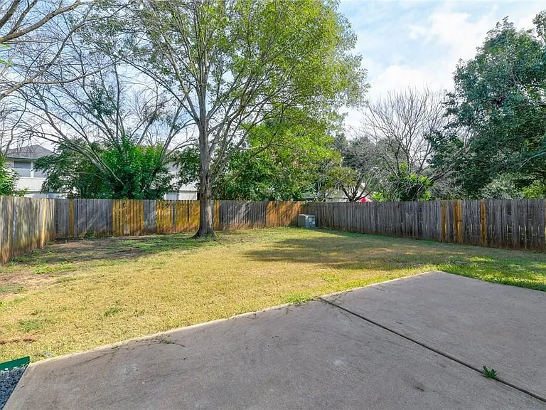 13460 Athens Trl — Photo 20
