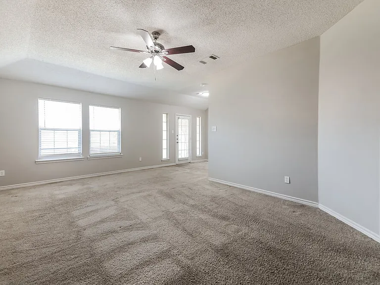 6902 Graham Dr — Photo 11