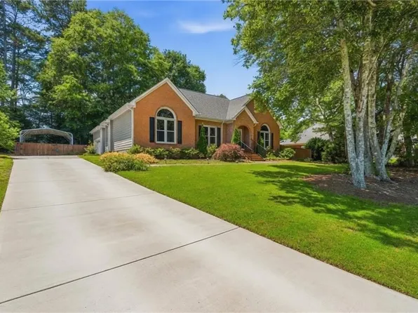 40 Thornwood Ln, Acworth, GA 30101