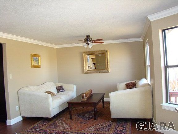 5th image of 150 Applewood Dr