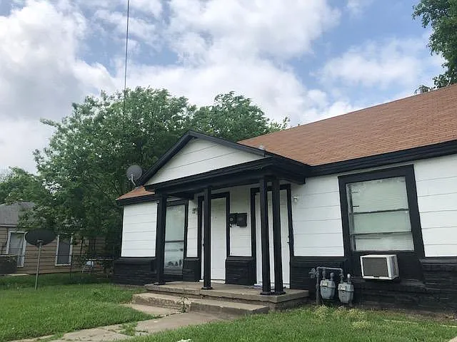 1013 Ritchey St — Photo 1