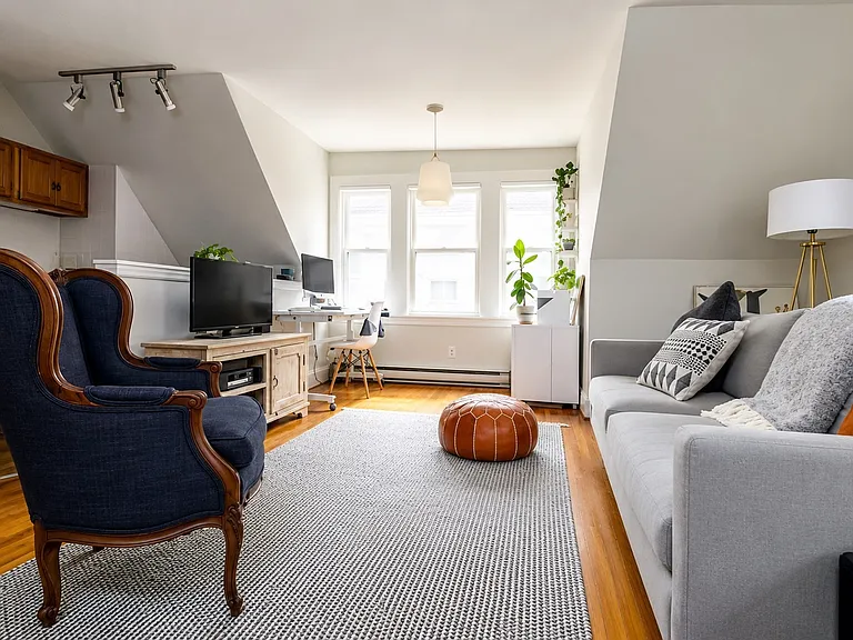 207 Lowell St #3 — Photo 2