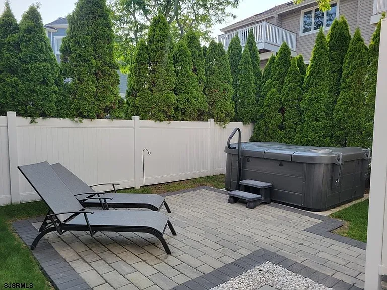 14 N Monroe Ave — Photo 36