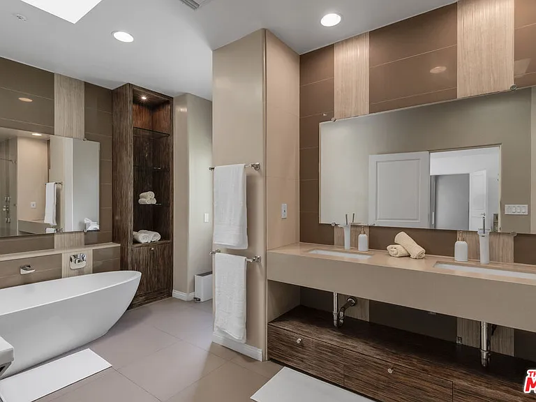 10023 Westwanda Dr — Photo 34