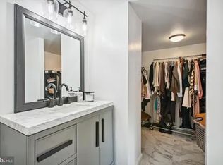 1300 Army Navy Dr APT 321, Arlington, VA 22202