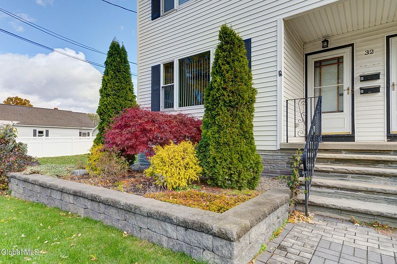 5th image of 32 Wedgewood Avenue