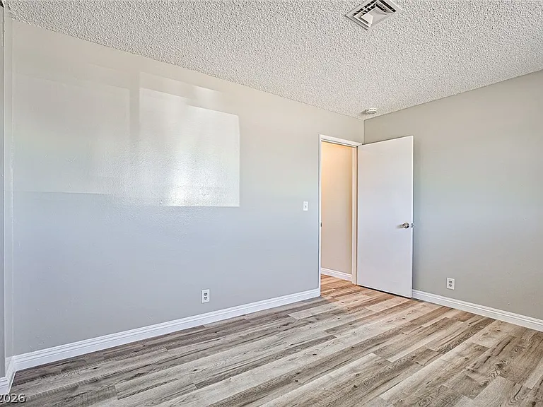1320 Robin St — Photo 23
