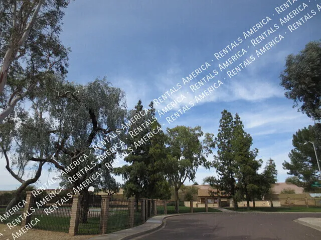 2834 E Isabella Ave — Photo 14