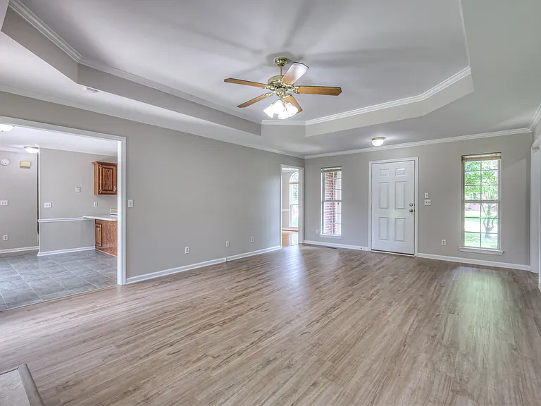 405 Sandi Ct — Photo 7
