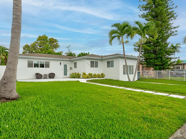 7528 Buccaneer Ave — Photo 3