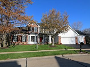 2133 Oak Crest Manor Ln, Ballwin, MO