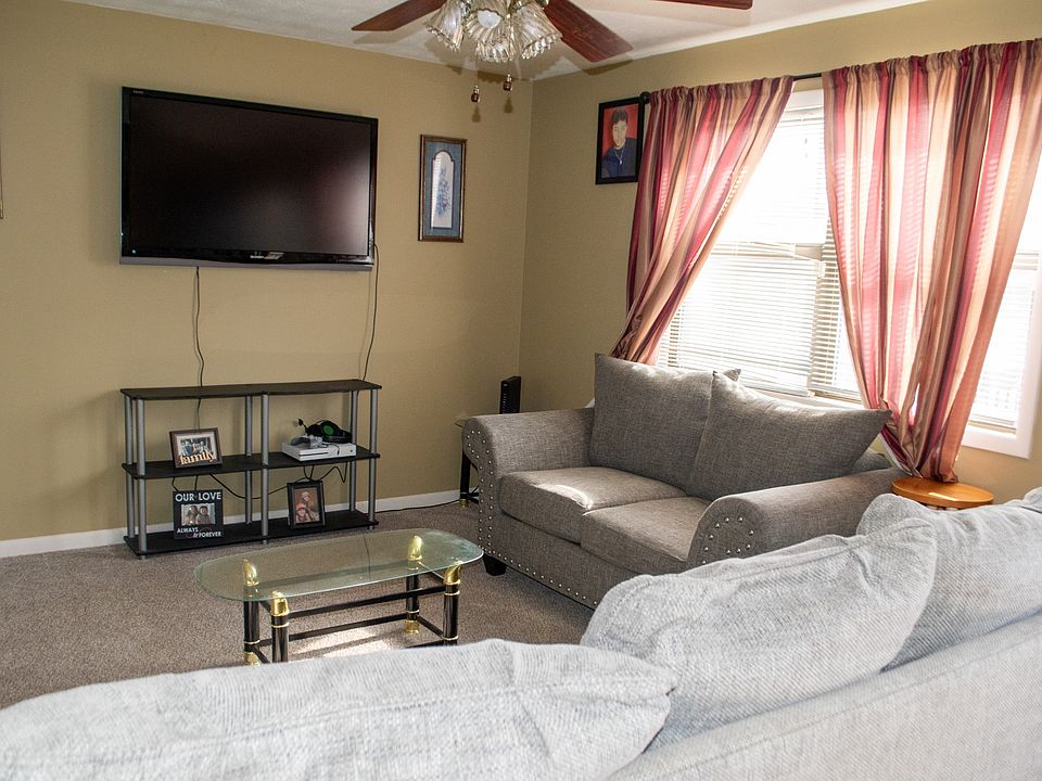 1st image of 169 Wyndotte Way