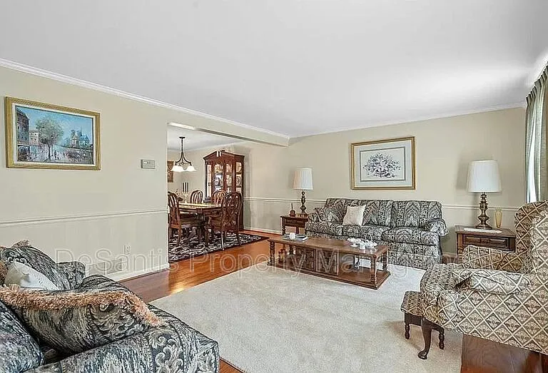 6101 Chatham Dr — Photo 3