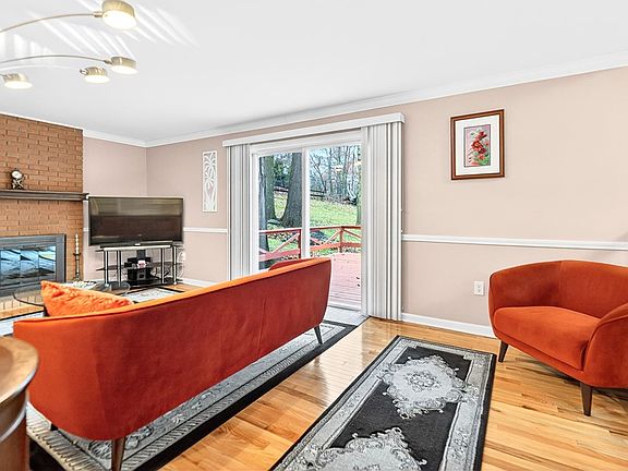 5th image of 8576 W Barkhurst Dr