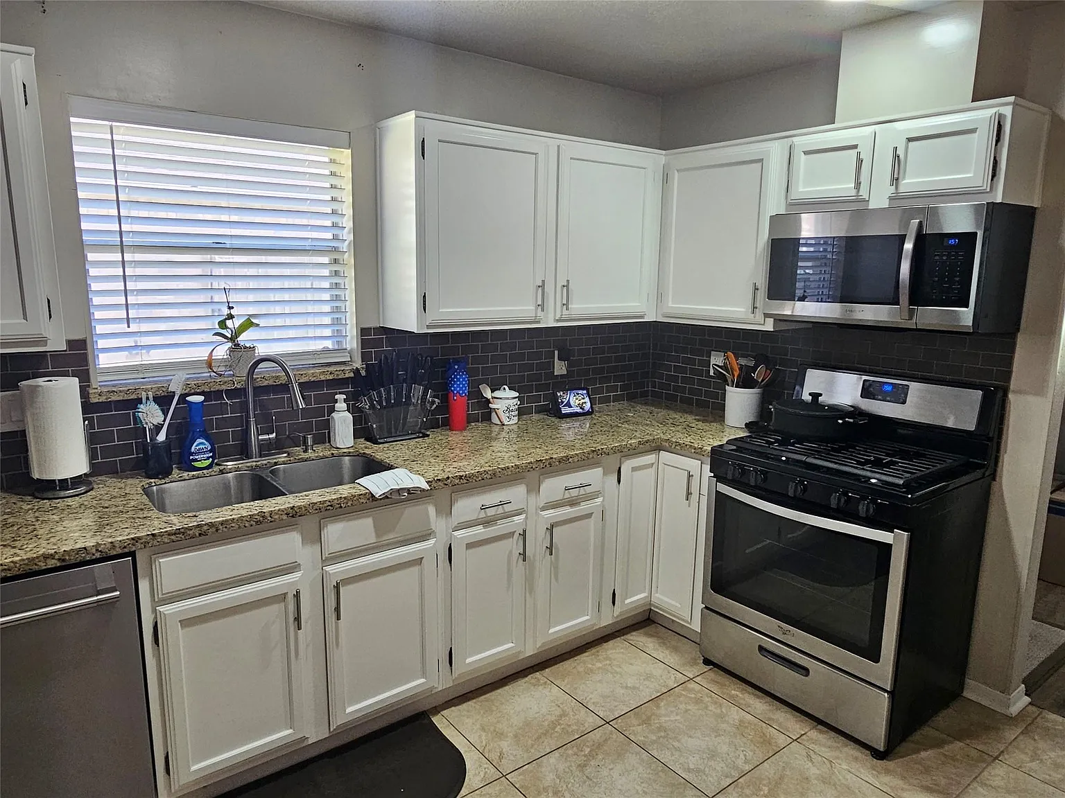 3 bed, 2.5 bath, 1450 sqft, $2,000 — Photo 4