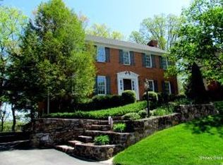 5037 Woodmont Dr, Roanoke, VA 24018