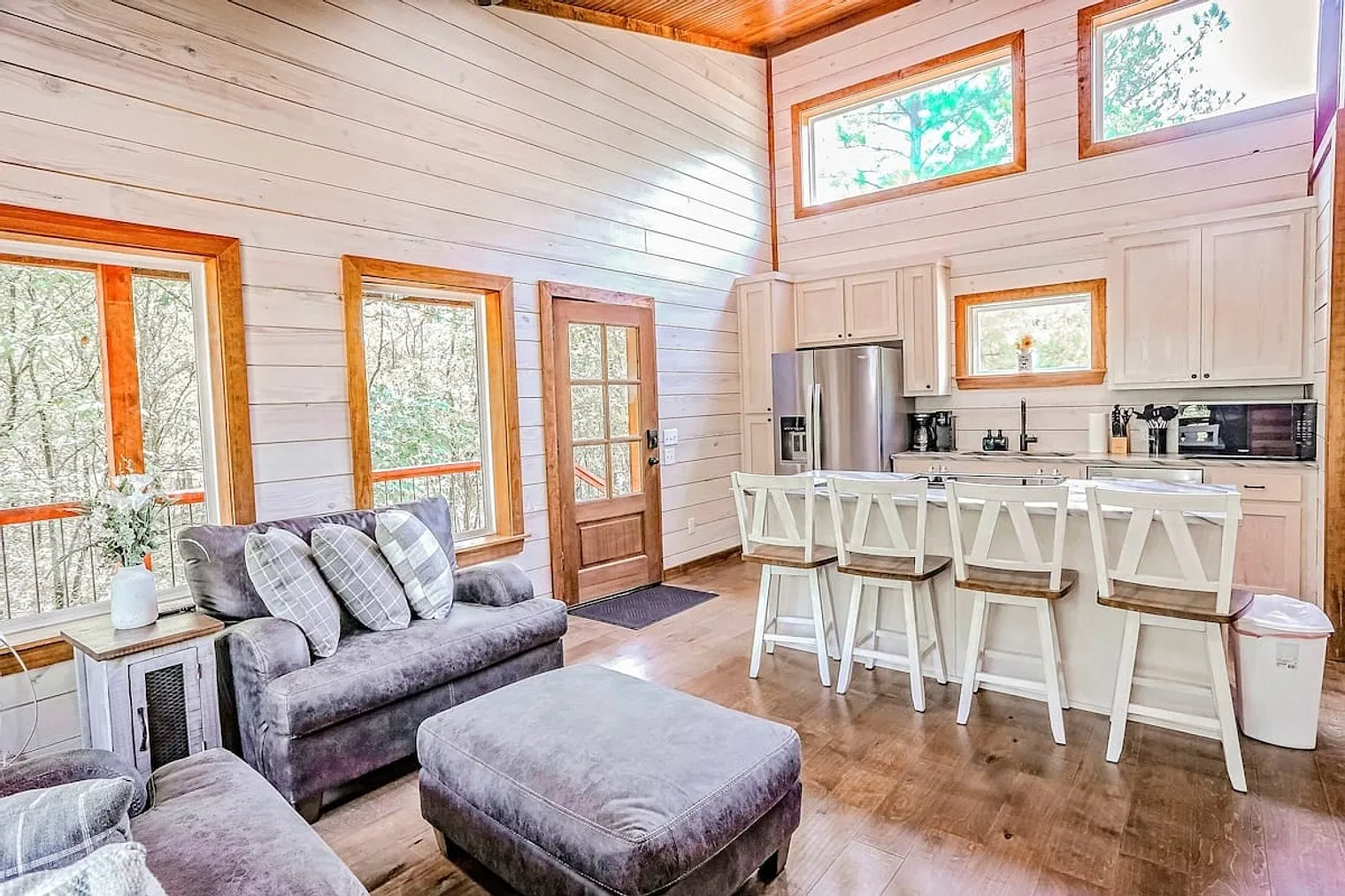 2 bed, 1.0 bath, $4,957 — Photo 1