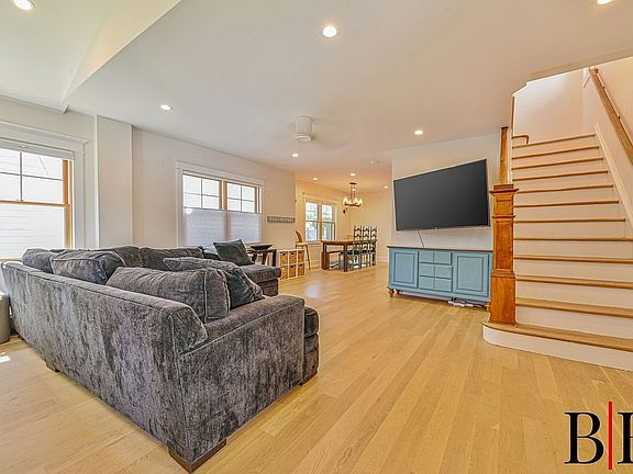 5th image of 1936 Kimball St #1
