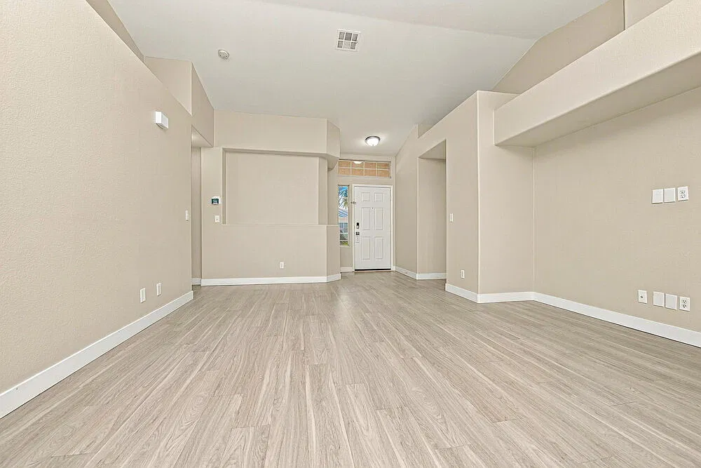 3 bed, 2.0 bath, 1272 sqft, $2,045 — Photo 4