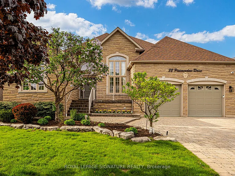 38 Pinemeadow Dr — Photo 1