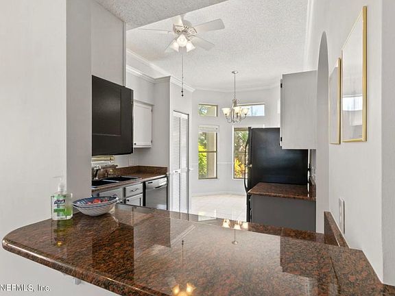5th image of 257 Kingston Dr