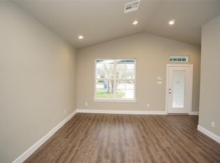 1202 3rd St, Rosenberg, TX 77471