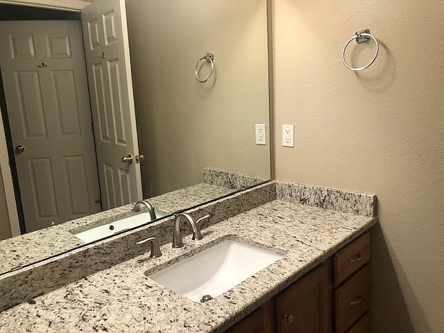 1st image of 16 Guinevere Ln