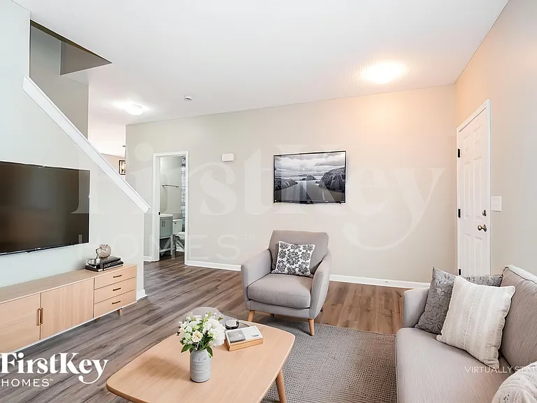 175 Poe Ave — Photo 3
