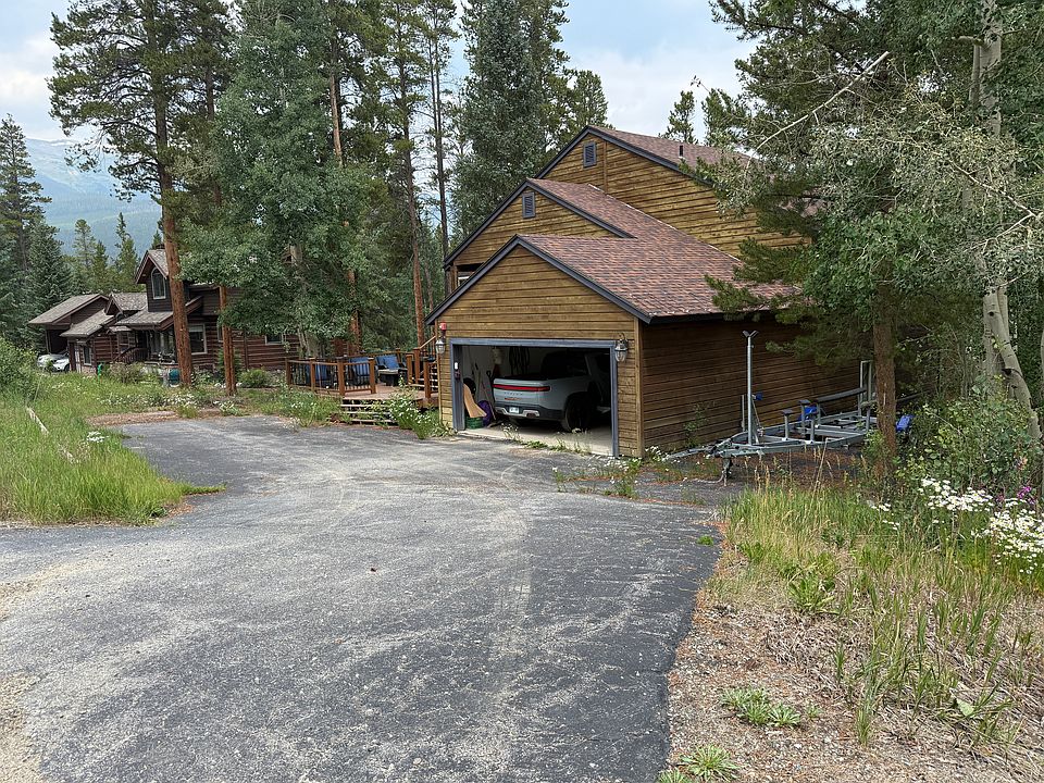 Large Driveway leading to 2 Car Garage