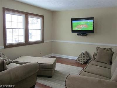 3rd image of 4844 Summer Ln